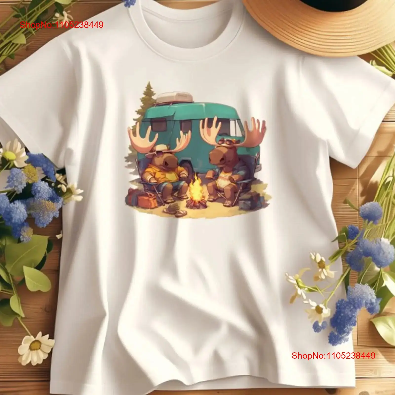 Outdoor Adventure At - ムースキャンピング・アット・キャンプファイヤー Tシャツ 荒野 自然愛好家 アウトドアアドベンチャー服 ユニークなヴィンテージ