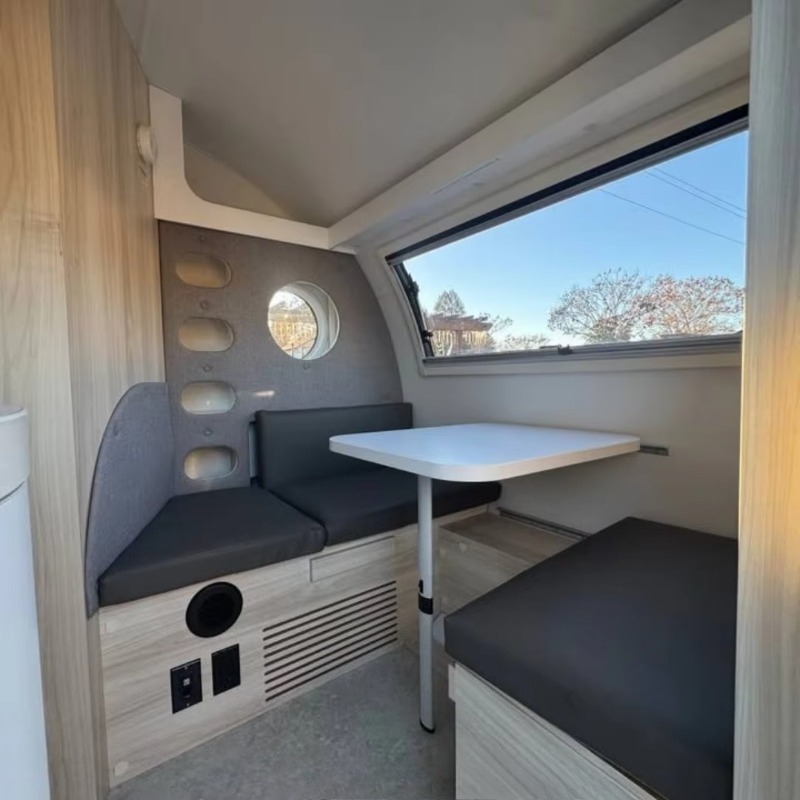 カスタムキャンピングカー、トラベルトレーラーRV、屋外ロード - Outdoor Adventure Vehicles のレビューと価格